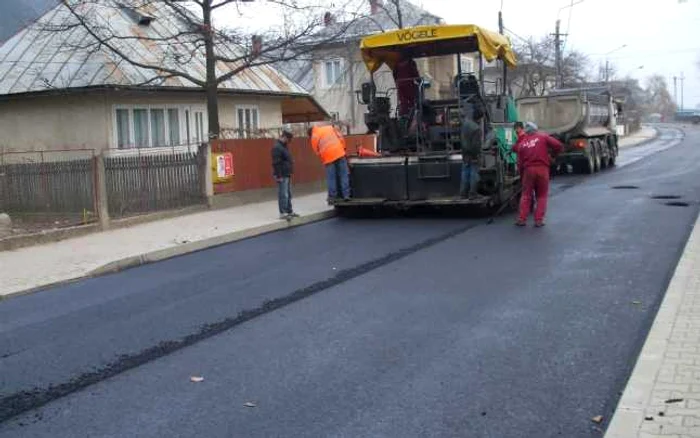 O parte din Bani vor fi cheltuiţi pe modernizarea unor drumuri