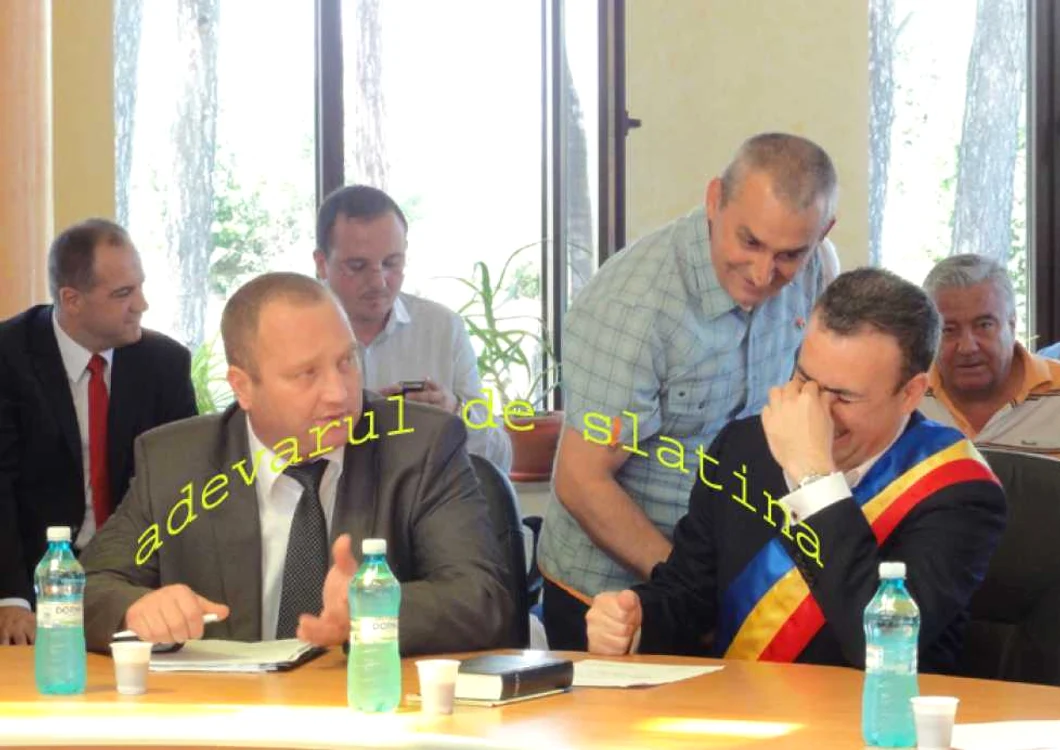 Dan Bălăşescu către Darius Vâlcov: "Dariuse, îţi pasez primăria cum ai lăsat-o. Şi am şters şi praful de pe birou"