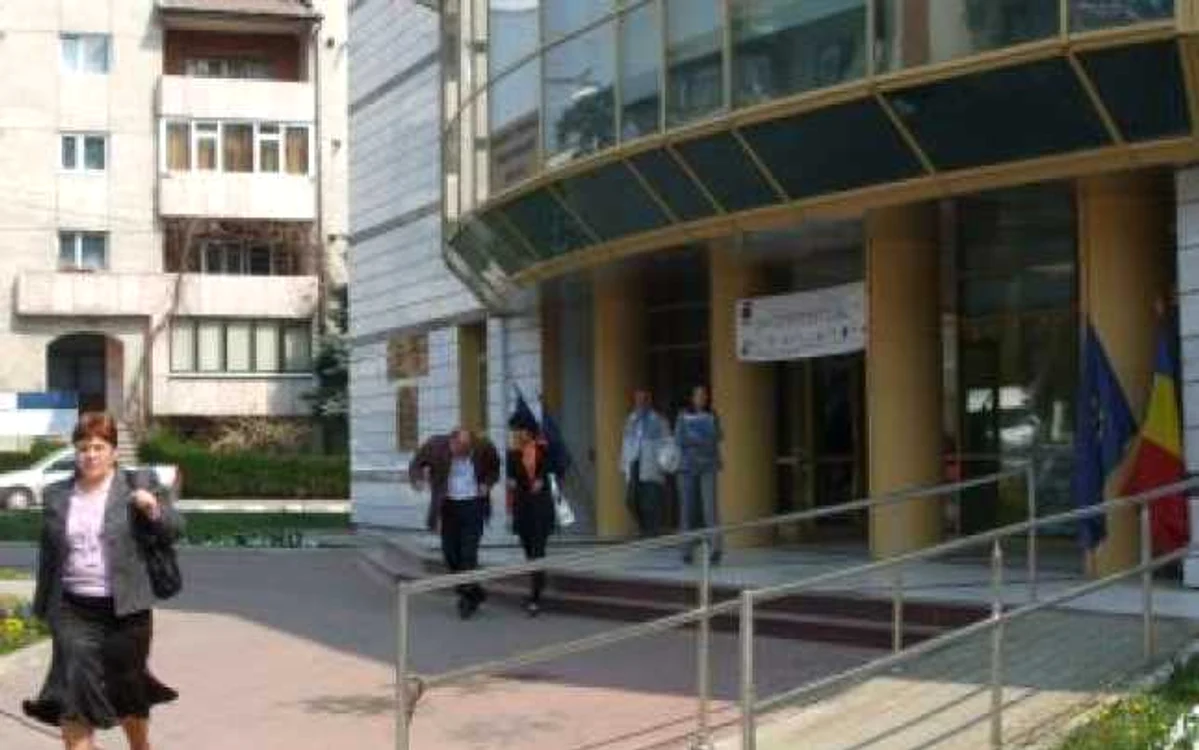 Râmnicu Vâlcea: Pensionarii şi-au sărbătorit ziua la bibliotecă - „Adevărul la minut”