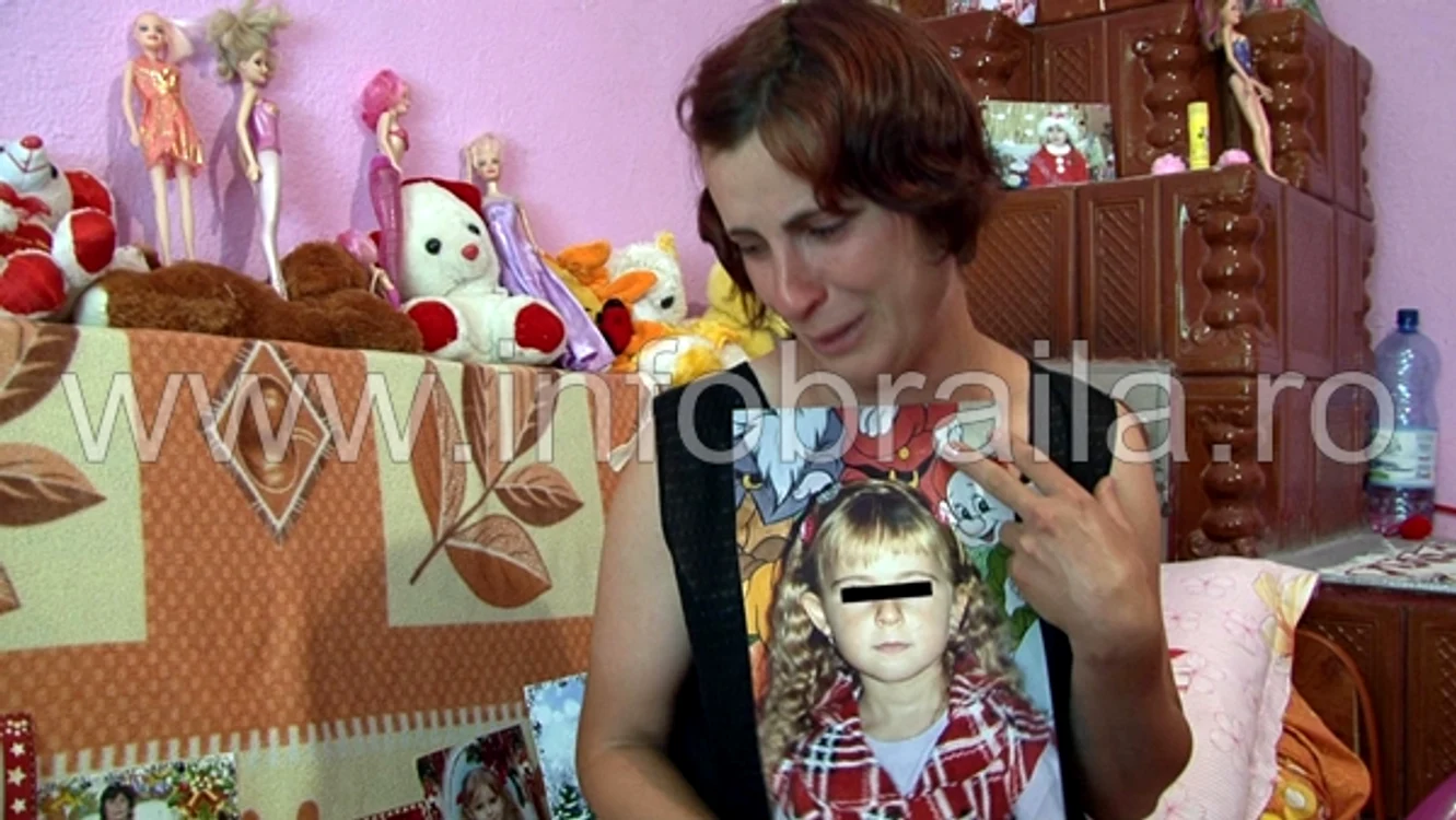
    Mama fetiţei omorâte era la câţiva metri distanţă când s-a întâmplat nenorocirea  