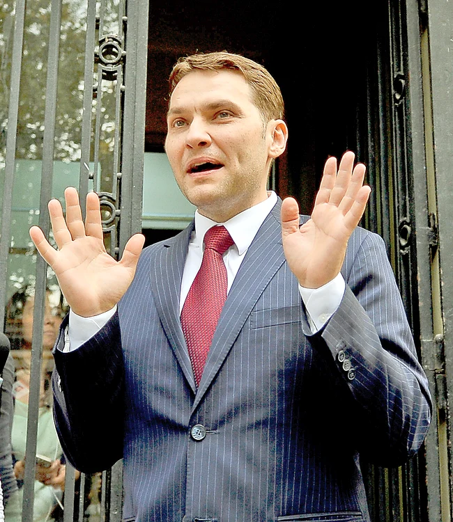 
    Dan Şova a fost salvat de colegi după ce procurorii anticorupţie au cerut arestarea sa. Ca şi în cazul lui Vosganian, senatorul PSD a făcut apel la divinitate  