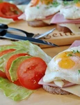 De ce ai nevoie de mai multe proteine dupa 45 de ani Sursa foto Pixabay fried eggs 2796406 1280 jpg