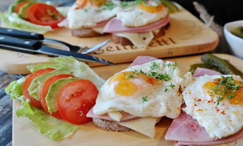 De ce ai nevoie de mai multe proteine dupa 45 de ani  Sursa foto Pixabay fried eggs 2796406 1280 jpg