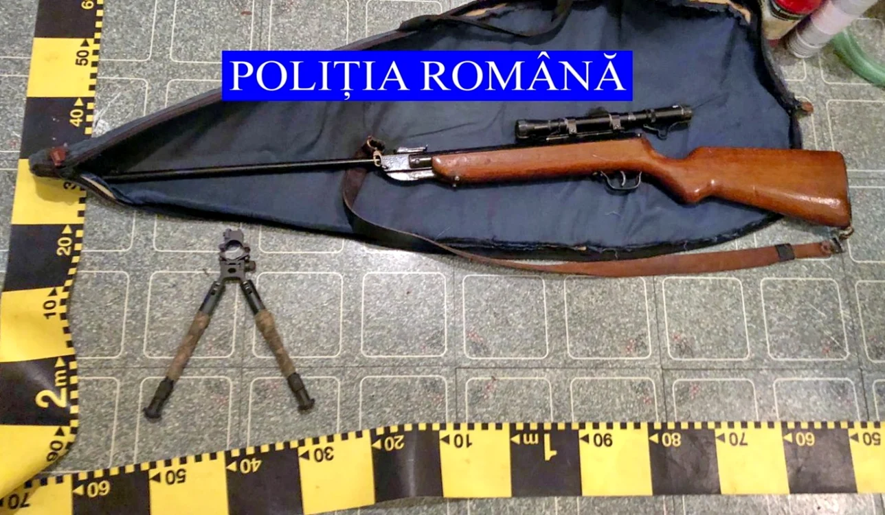 Una dintre armele descoperite de poliţişti Foto: IPJ Galaţi
