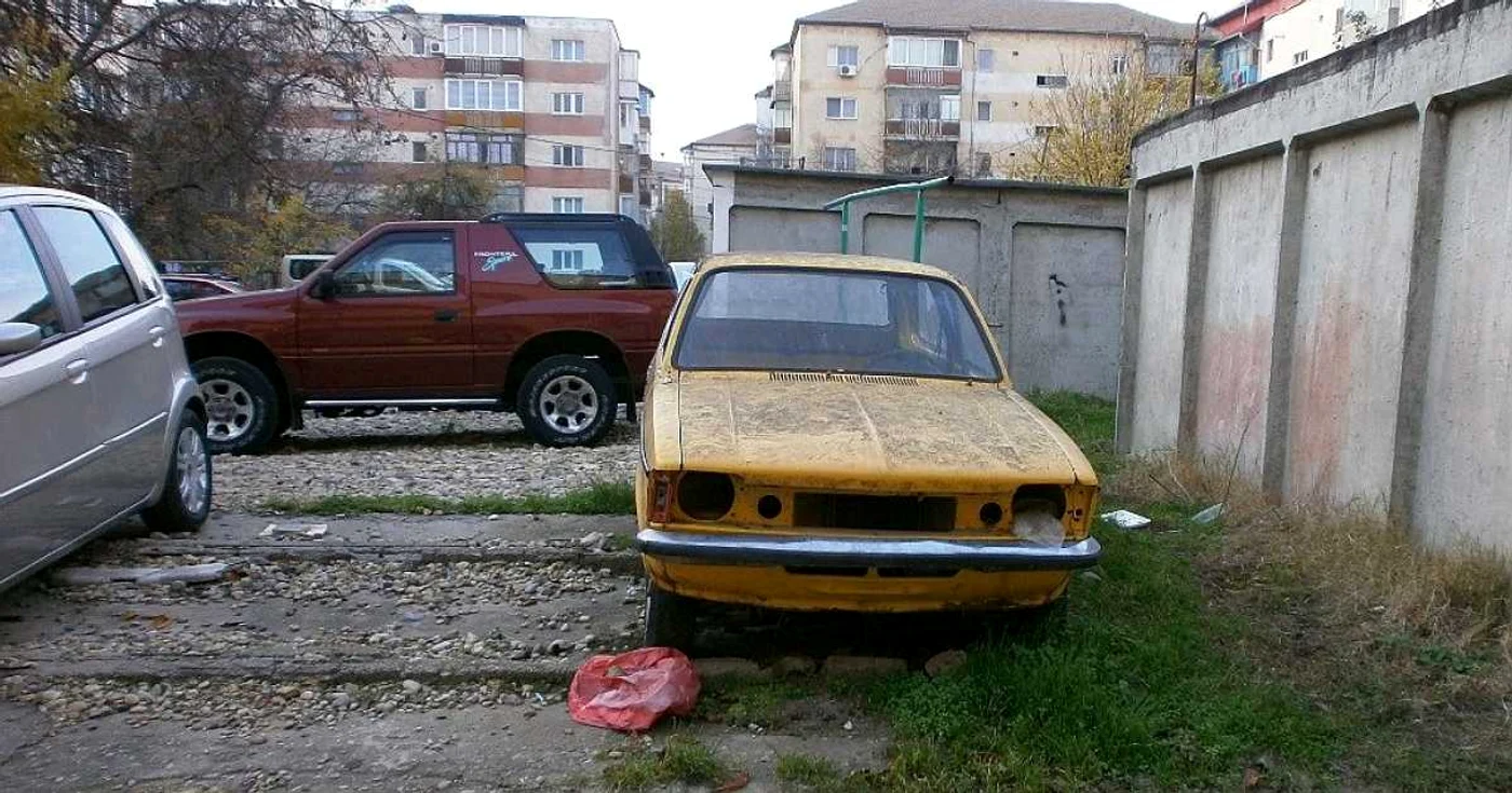 Mașini abandonate pe domeniul public