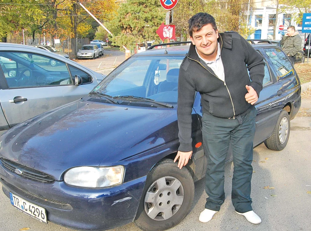 
    Elvir Răducan,  30 de ani, are  cauciucuri de  iarnă montate  de acum două  săptămâni  