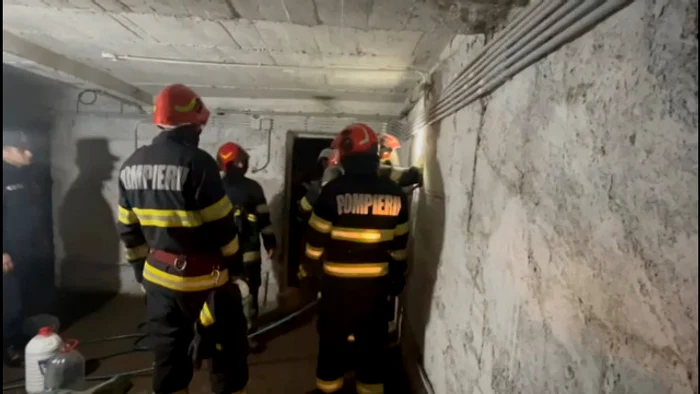 Incendiu la o școală din Pitești.