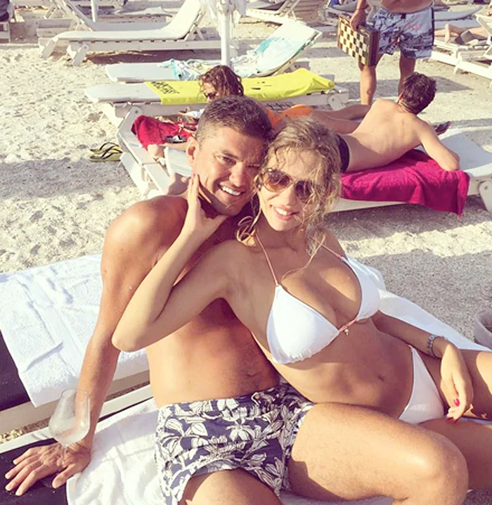 
    Răsfăţată de Cristi Boureanu, Laura a fost nelipsită de pe Litoral  