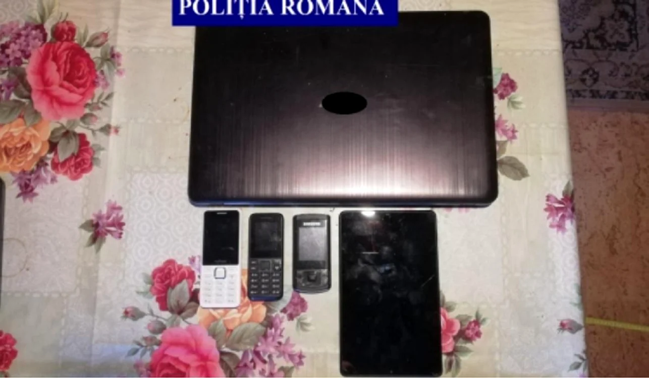 
    Polițiștii au confiscat bunuri și bani de la persoanele acuzate în acest dosar  