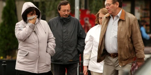 Braşovenii au cam tremurat de frig pe stradă. Foto: Stelian Grăjdan