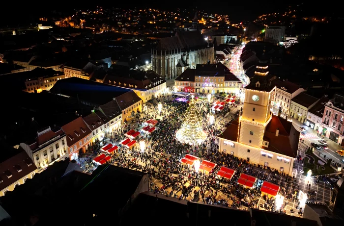 Piața Sfatului, sub magia Crăciunului FOTO Ioan Buciumar