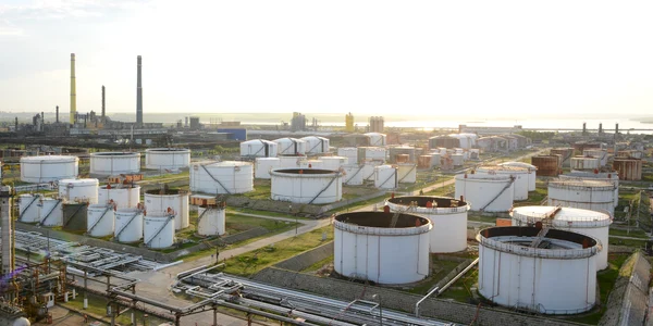 Parc rezervoare Petromidia jpg