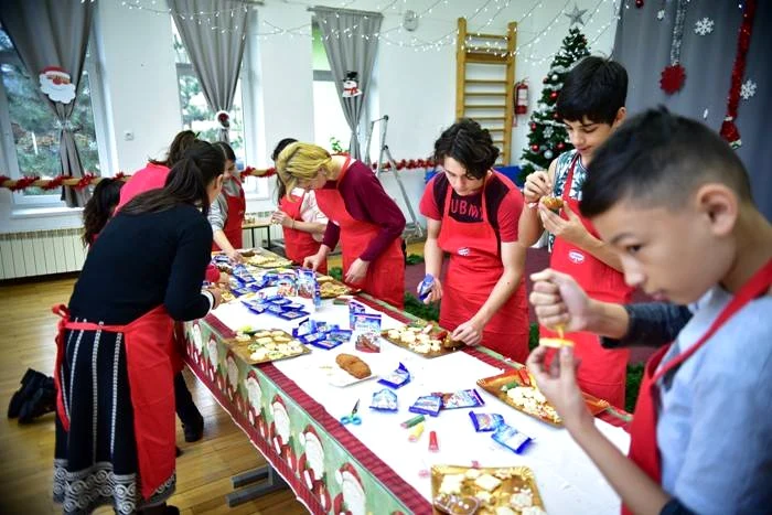 
    Nu e nimic mai frumos pe lume decât emoţia unui copil în aşteptarea lui Moş Crăciun. Iar dacă au la îndemână şi resursele potrivite, poate ieşi o întâlnire pe cinsteFoto: Click!  