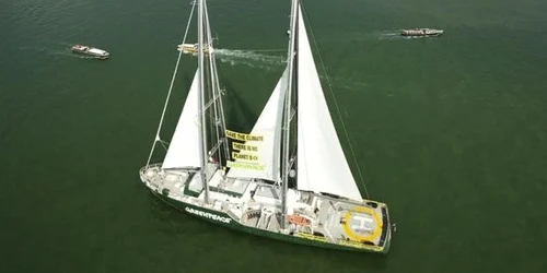 Vasul Greenpeace Rainbow Warrior a sosit în Portul Constanţa Foto Greenpeace