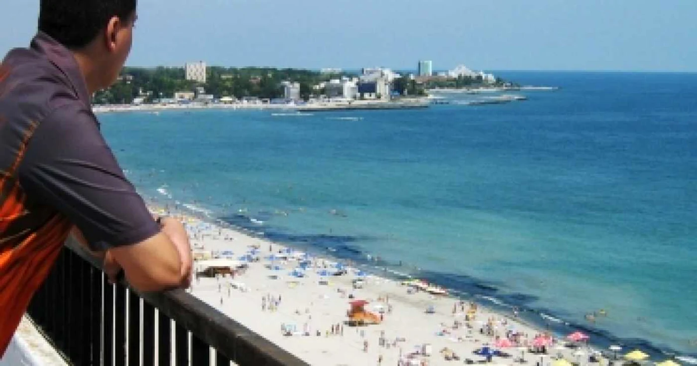 Constanţa: Litoral 2009 / „Tripleţii“ din Saturn, locul unde ai litoralul la picioare