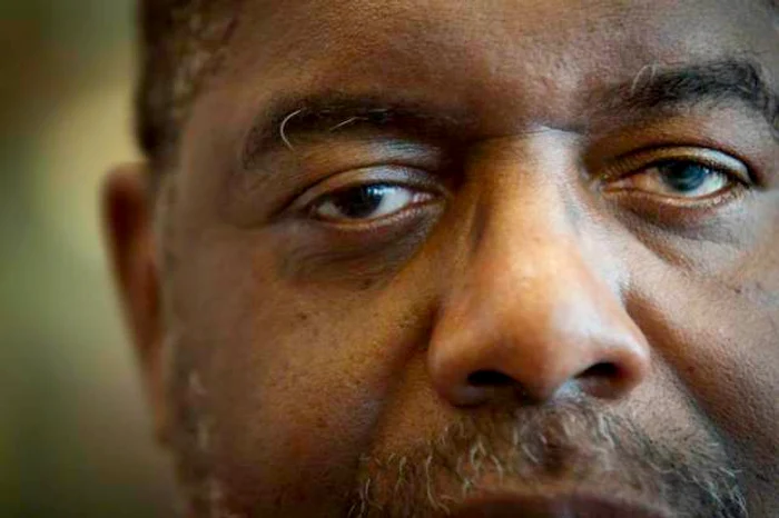 Pupile bărbatului arată aproape identic acum