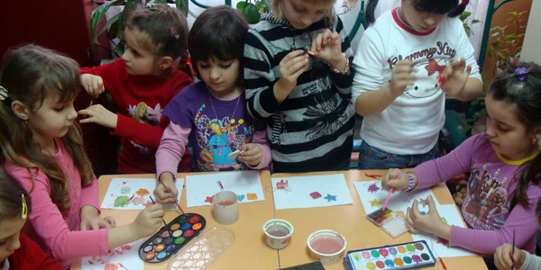  Preşcolarii aşteaptă cu nerăbdare să ofere mărţişoarele 
