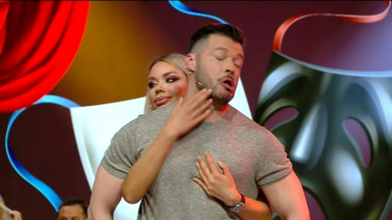 
    Bianca Drăgușanu a venit în emisiunea prezentată de Victor Slav şi i-a amintit de pensia aliemntarăfoto: captură video Kanal d  