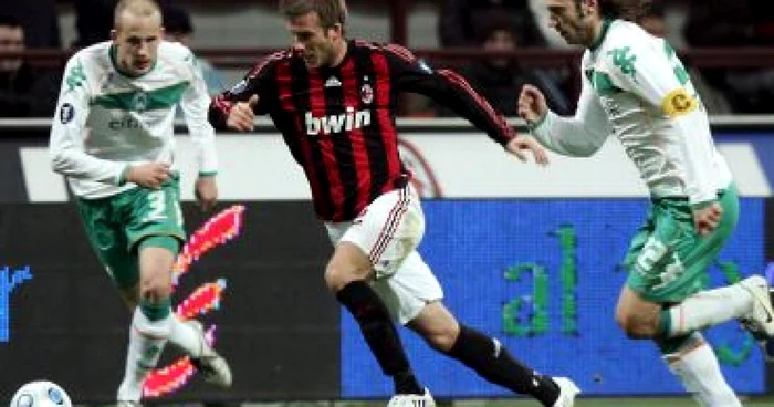 David Beckham (centru) se simte bine în tricoul lui Milan