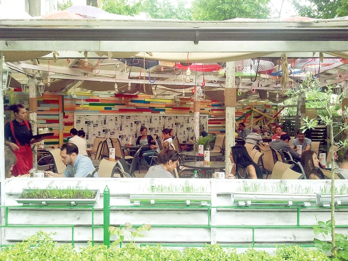 Ospătarul de la acest restaurant ne-a eliberat bon pentru cei 4 lei oferiţi pentru serviciile sale Foto: Roberto Sălceanu