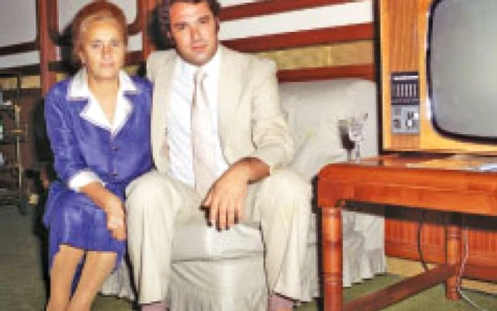 Răsfăţat de mama sa, Elena, „prinţişorul“ Nicu căzuse în patima alcoolului şi în mania partidelor de vânătoare