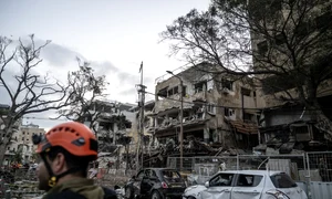 Clădire distrusă de o rachetă lansată din Iran în Tel Aviv, Israel FOTO Profimedia