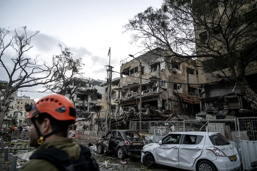 Clădire distrusă de o rachetă lansată din Iran în Tel Aviv, Israel FOTO Profimedia