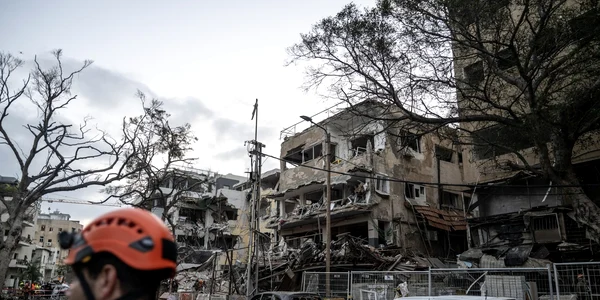 Clădire distrusă de o rachetă lansată din Iran în Tel Aviv, Israel FOTO Profimedia