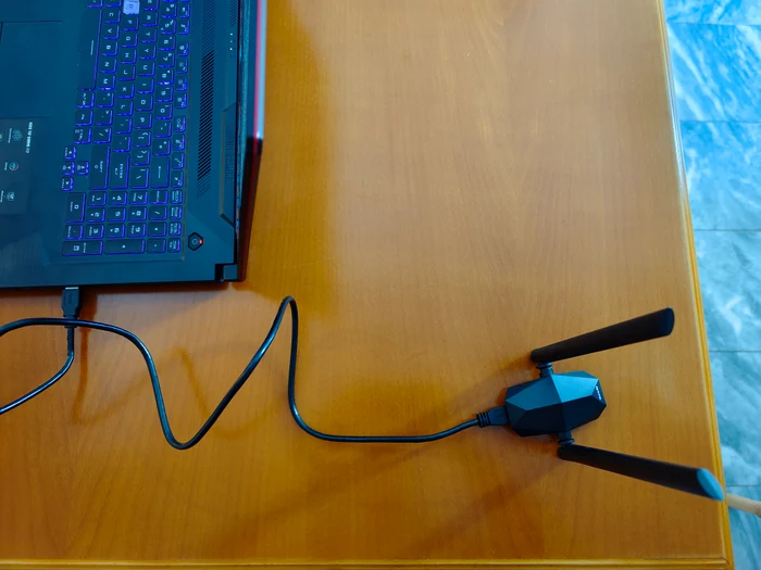 Tenda U18a conectat la laptop FOTO Adrian Pogîngeanu