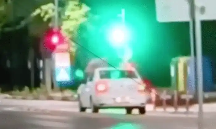 GIF Focsani barbat pe taxi