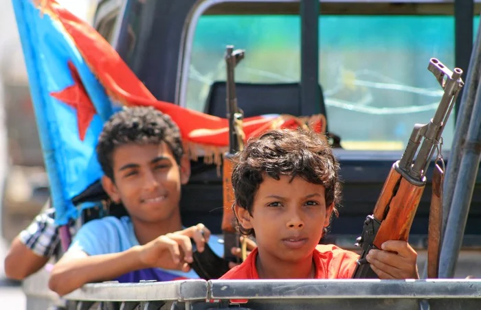 
    În Yemen, copiii sunt folosiți drept soldațiFoto AFP  