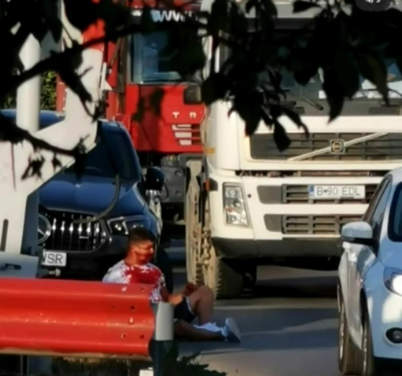 Cealaltă victimă a atacului a agonizat plină de sânge la marginea trotuarului până la sosirea Ambulanței