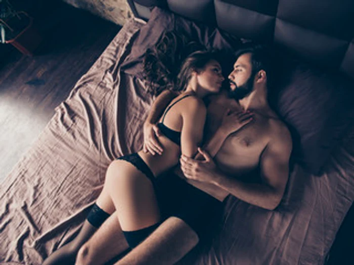 
    Pentru femei, să simtă dorință sexuală este o vulnerabilitate, pentru că simt nevoia atingerii partenerului pentru a simți plăcerefoto: 123RF  