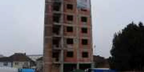 Turnul Florisal are şapte etaje în loc de şase, conform proiectului