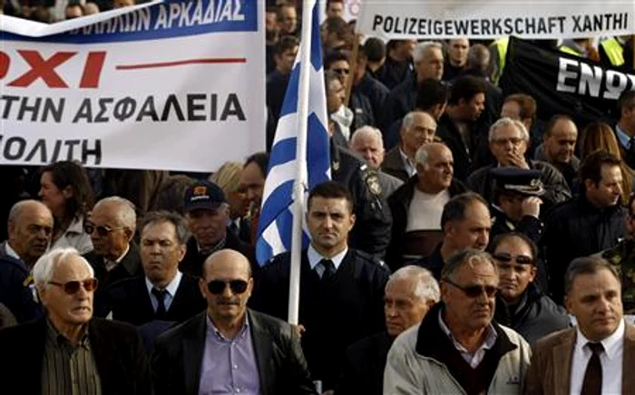 Confruntări violente între manifestanţi şi poliţie la Atena