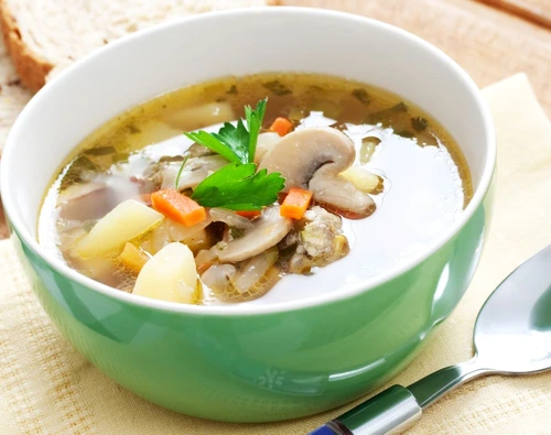 ciorba pui ciuperci shutterstock 30065233 jpeg