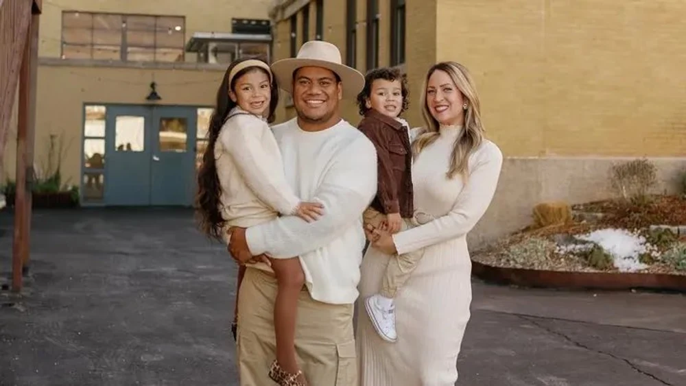 Un îndrăgit designer american a fost ucis în timpul unei manifestații „No Kings”. Văduva lui caută răspunsuri despre moartea sa violentă