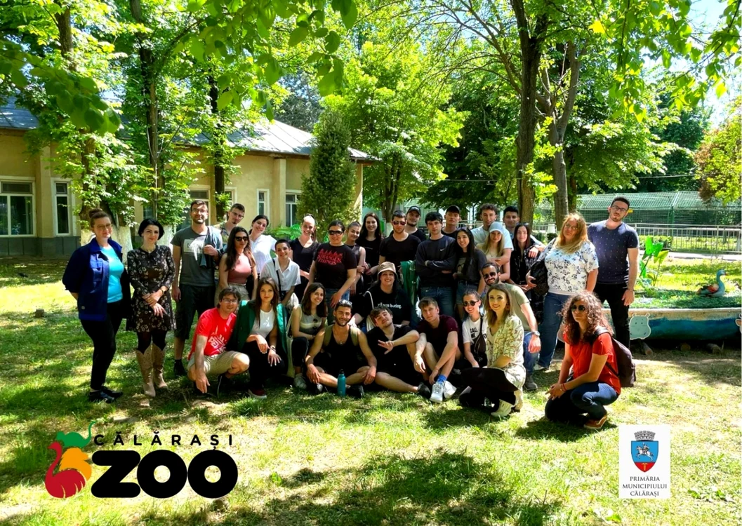 Tineri din mai multe ţări, în vizită la ZOO Călăraşi FOTO facebook/Complex de Agrement ZOO Călăraşi