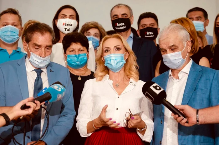 Gabriela Firea, alături de o parte dintre persoanele propuse pentru CGMB. FOTO Arhivă Gabriela Firea