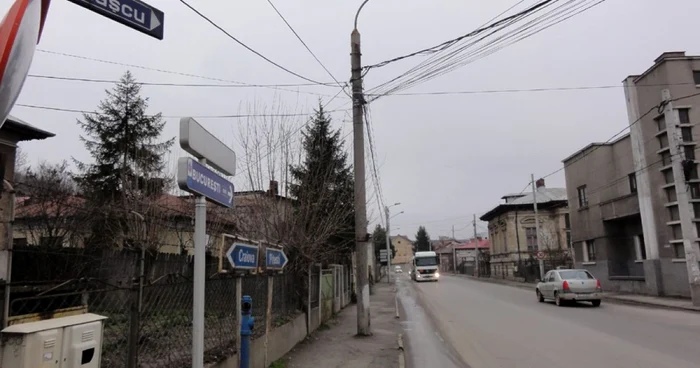 Traficul rutier de mare tonaj va fi închis în curând pe strada Ionaşcu, pe sensul de ieşire din Slatina spre Craiova... (Foto: Mugurel Manea)