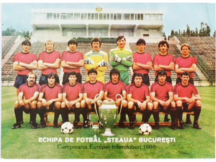 Lucian Bălan (al treilea de la stânga, pe rândul de jos) a făcut parte din echipa Stelei care a luat Cupa Campionilor