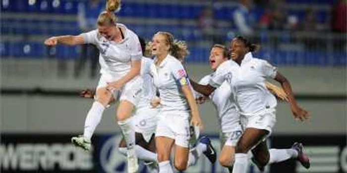 Jucătoarele din Franța se bucură pentru calificarea în semifinale 