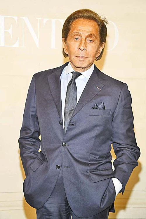 Valentino Garavani (87 de ani) - Avere: 1,5 miliarde $ Iahtul TM Blue One poate fi închiriat pentru două săptămâni cu tot cu echipaj cu 200.000 $