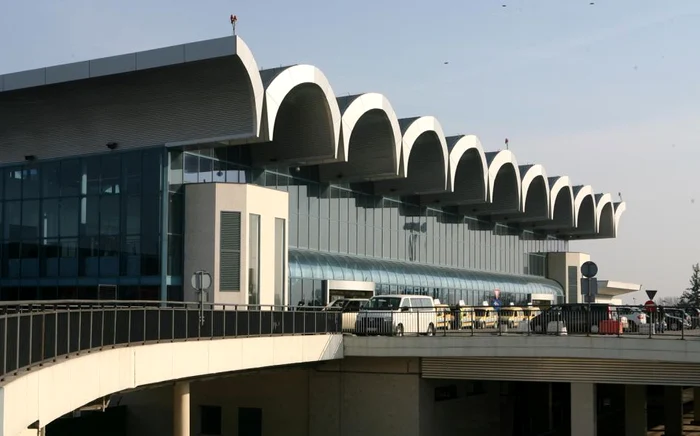 
    Aeroportul Internaţional Otopeni este blocat  