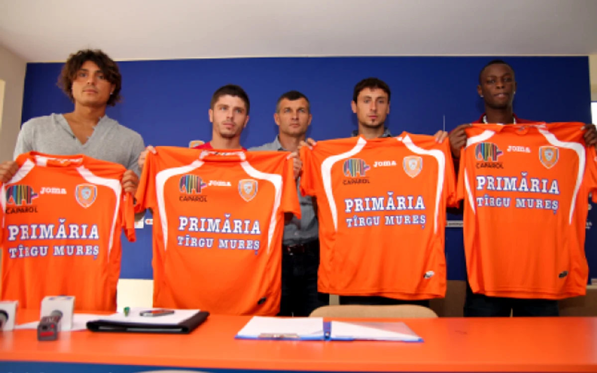Fanii vor putea cumpăra tricouri originale de joc