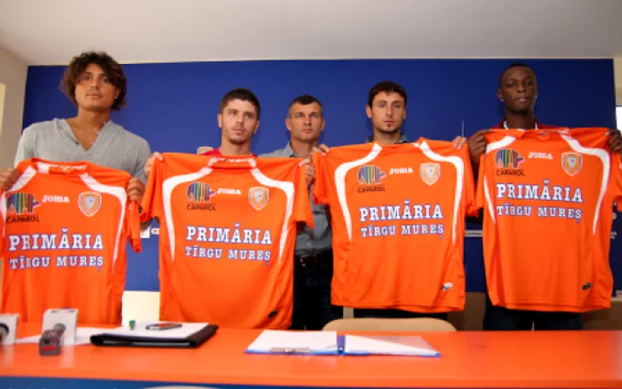 Fanii vor putea cumpăra tricouri originale de joc