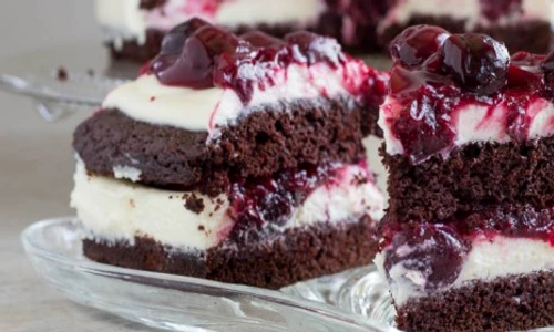 tort mousse cu fructe de padure jpeg