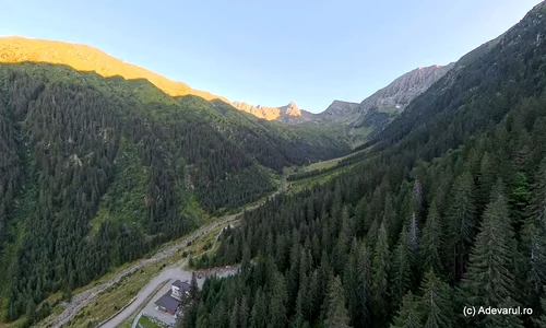 Valea Sambetei din Fagaras Foto Daniel Guță ADEVĂRUL (2) jpg