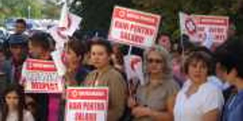 Peste 2500 de cadre medicale vor să-şi redobândească drepturile în instanţă
