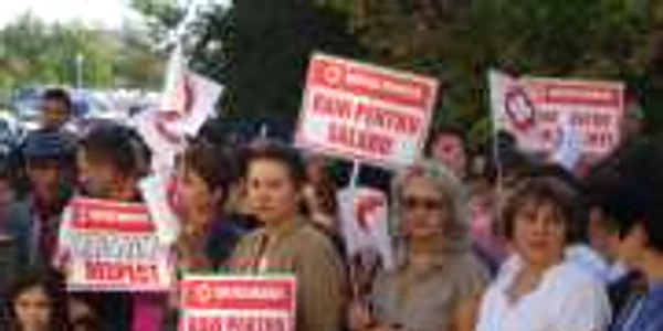 Peste 2500 de cadre medicale vor să-şi redobândească drepturile în instanţă